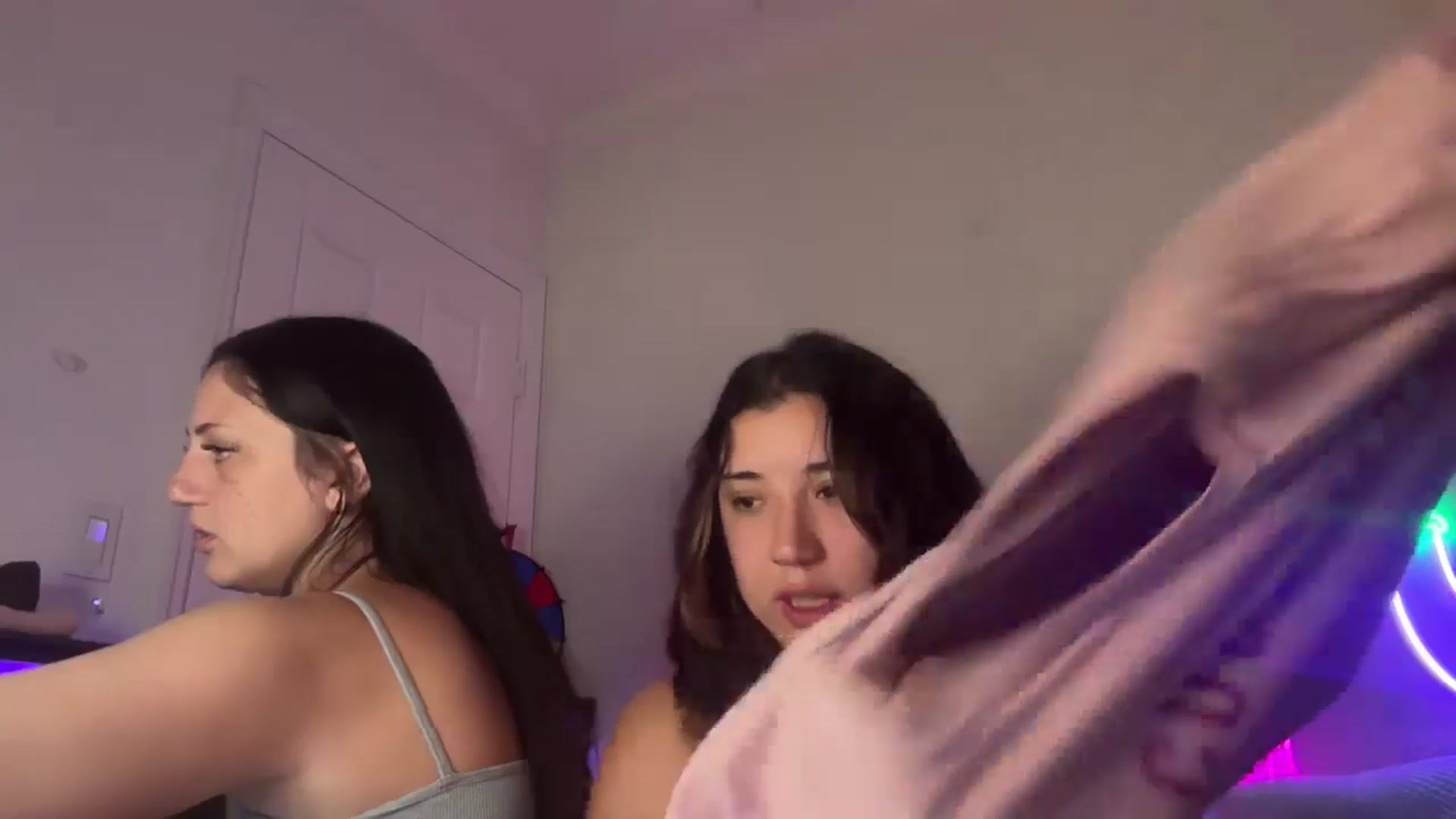 Gallery image thumbnail from Nina_lovez's myfreecams stream on, 05/03/2026, 16:01 image 10 of 20