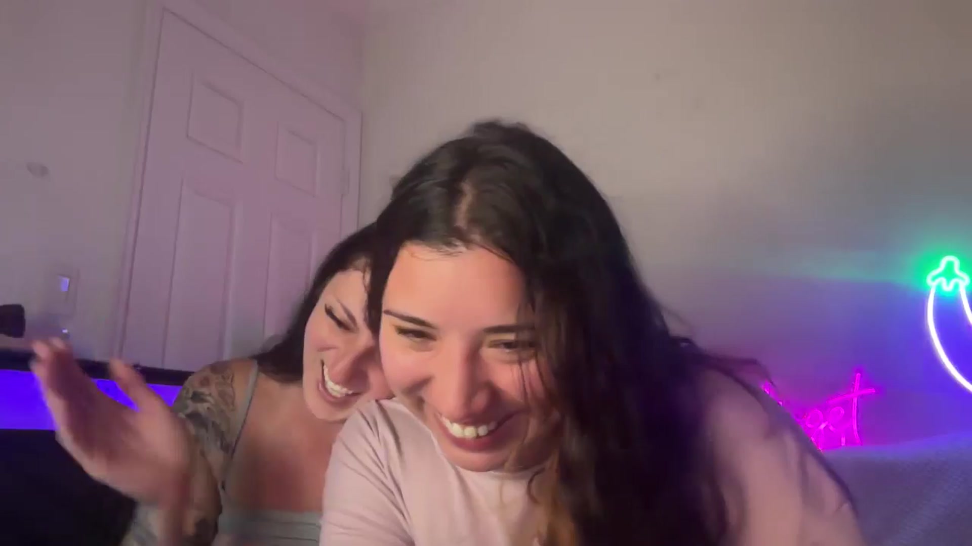 Gallery image thumbnail from Nina_lovez's myfreecams stream on, 05/03/2026, 16:01 image 11 of 20