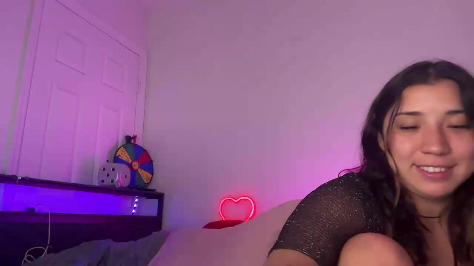 Gallery image thumbnail from Nina_lovez's myfreecams stream on, 05/05/2026, 15:15 image 17 of 20