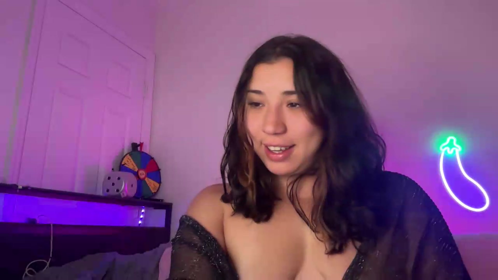 Gallery image thumbnail from Nina_lovez's myfreecams stream on, 05/05/2026, 15:15 image 16 of 20