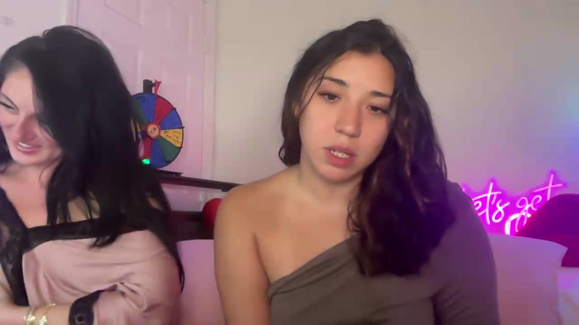 Gallery image thumbnail from Nina_lovez's myfreecams stream on, 06/04/2026, 18:34 image 15 of 20