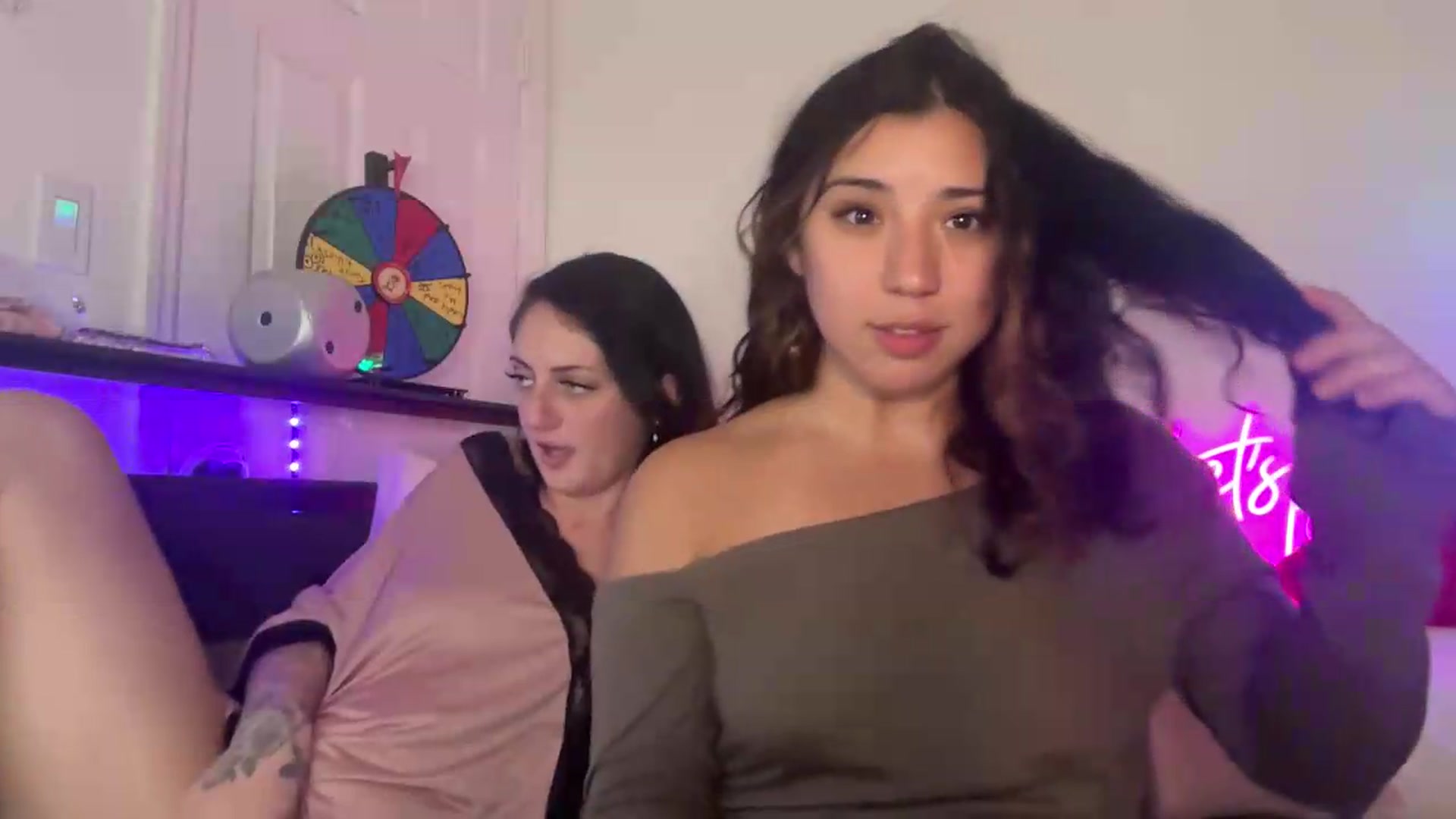 Gallery image thumbnail from Nina_lovez's myfreecams stream on, 06/04/2026, 18:34 image 4 of 20
