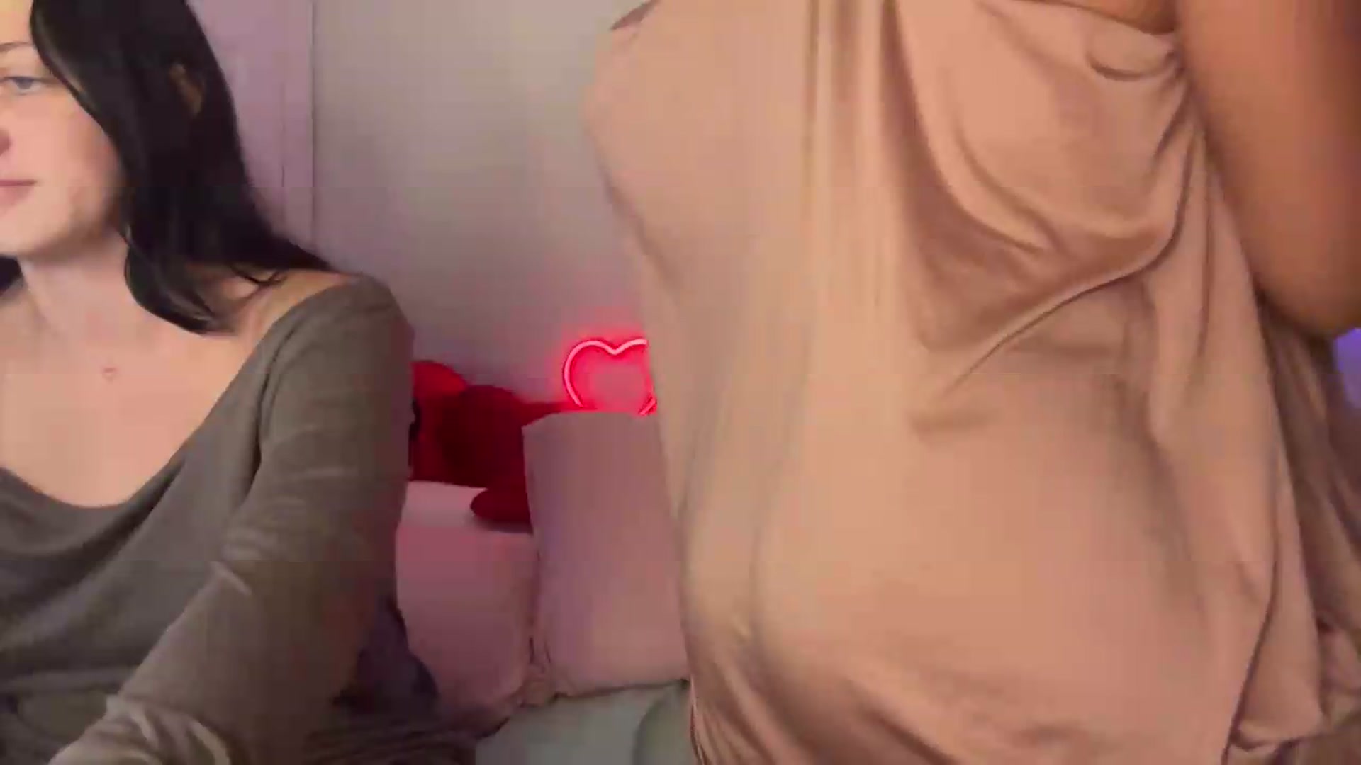 Gallery image thumbnail from Nina_lovez's myfreecams stream on, 06/08/2026, 15:36 image 13 of 20
