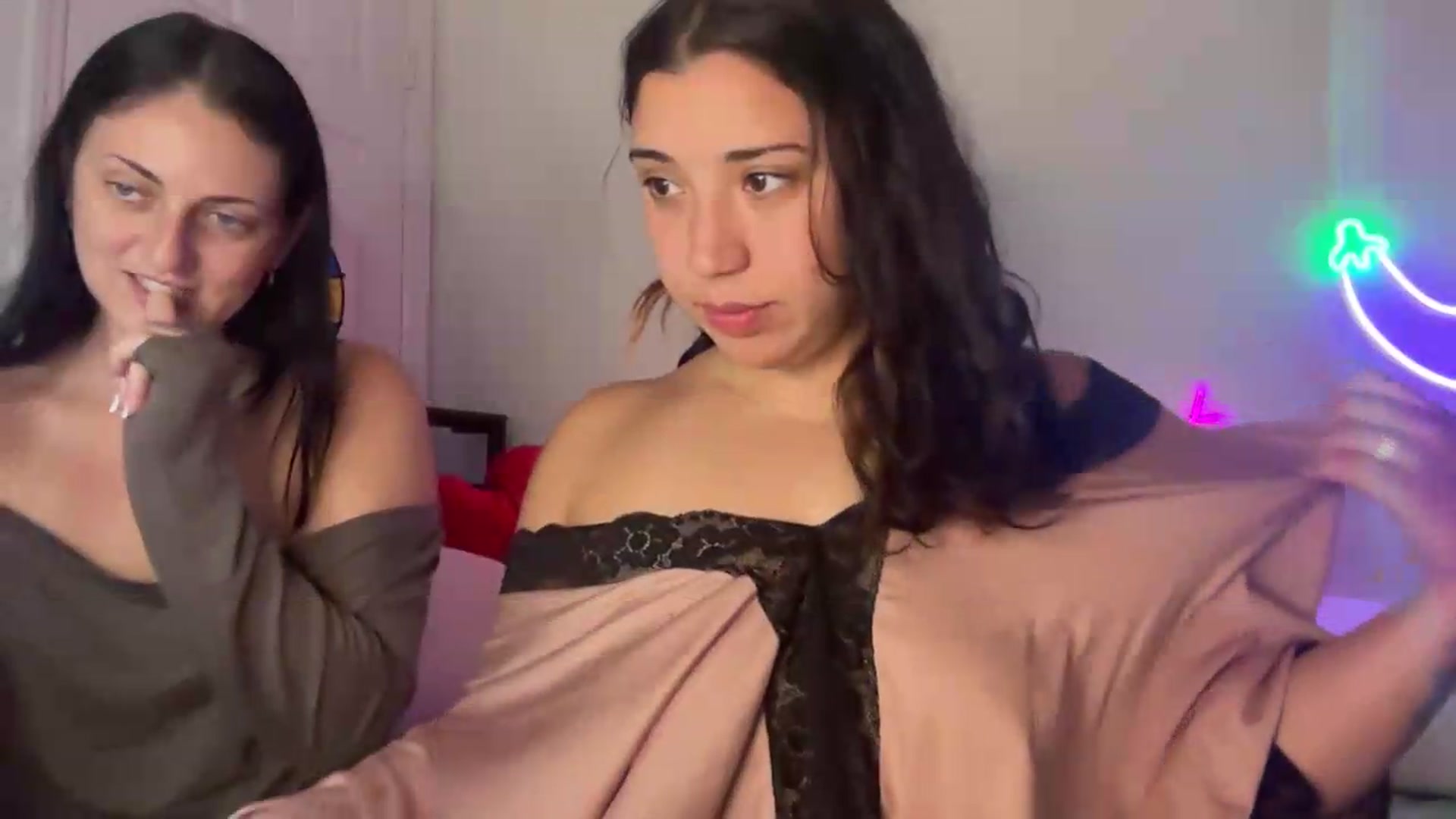 Gallery image thumbnail from Nina_lovez's myfreecams stream on, 06/08/2026, 16:36 image 17 of 20