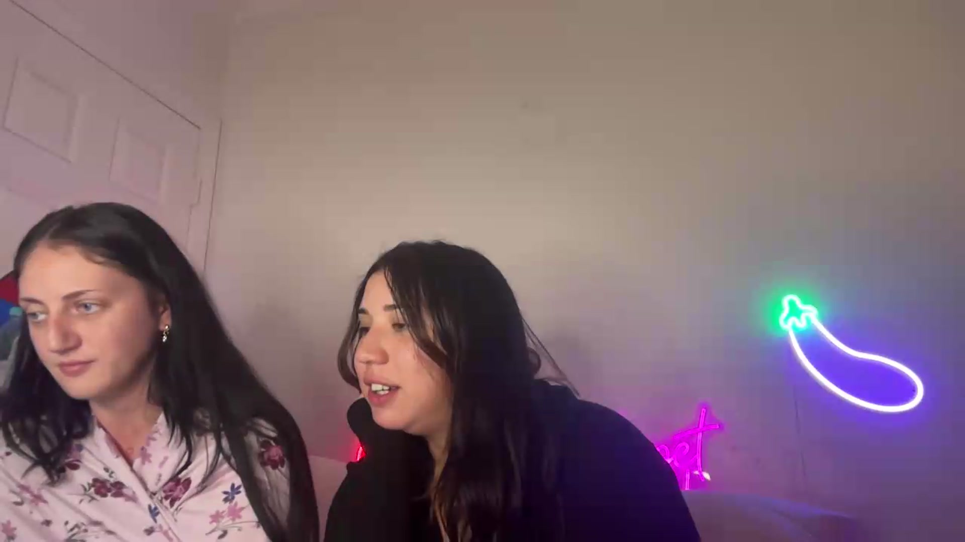 Gallery image thumbnail from Nina_lovez's myfreecams stream on, 07/10/2026, 18:07 image 3 of 20