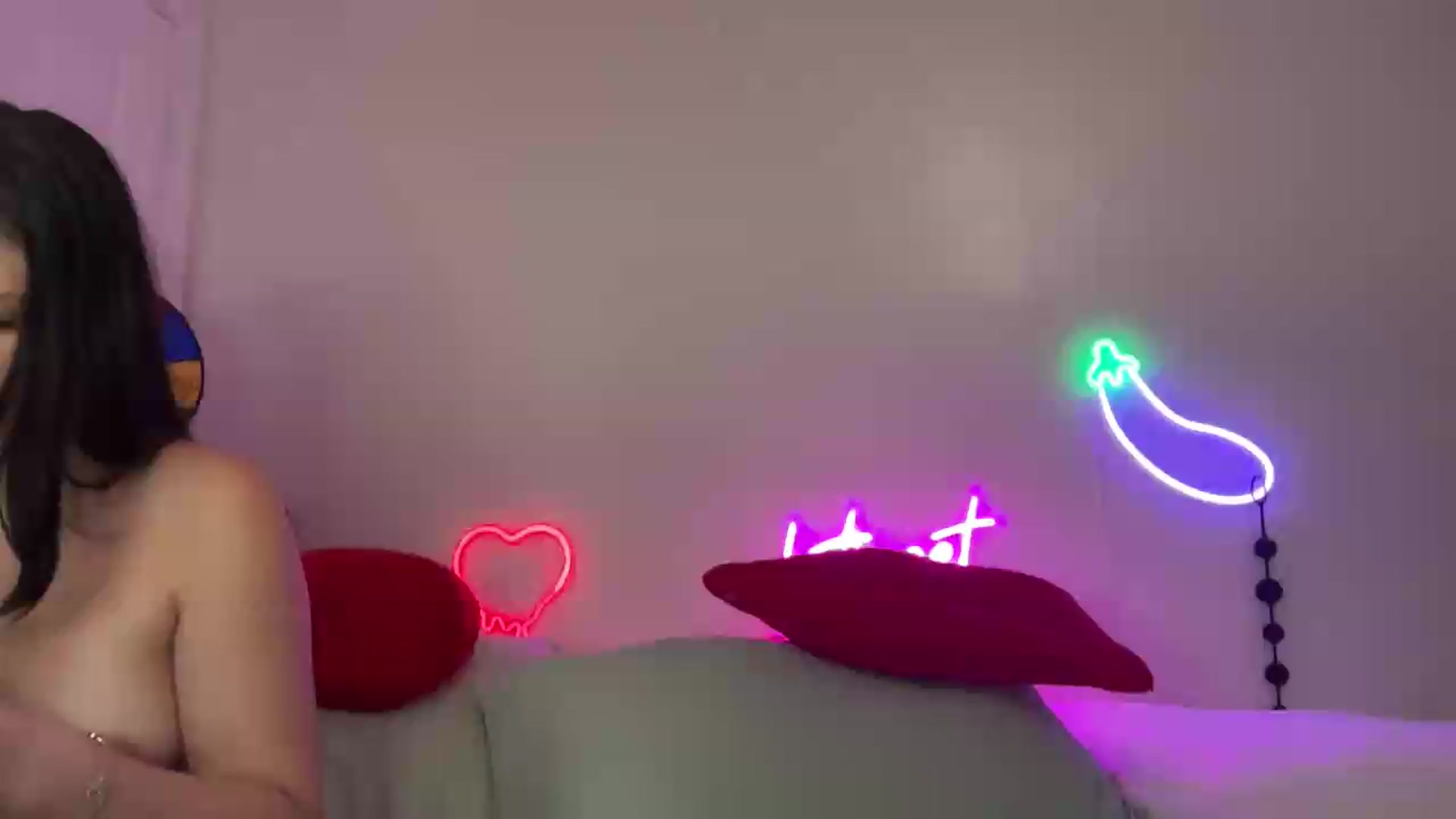 Gallery image thumbnail from Nina_lovez's myfreecams stream on, 08/10/2026, 16:10 image 18 of 20