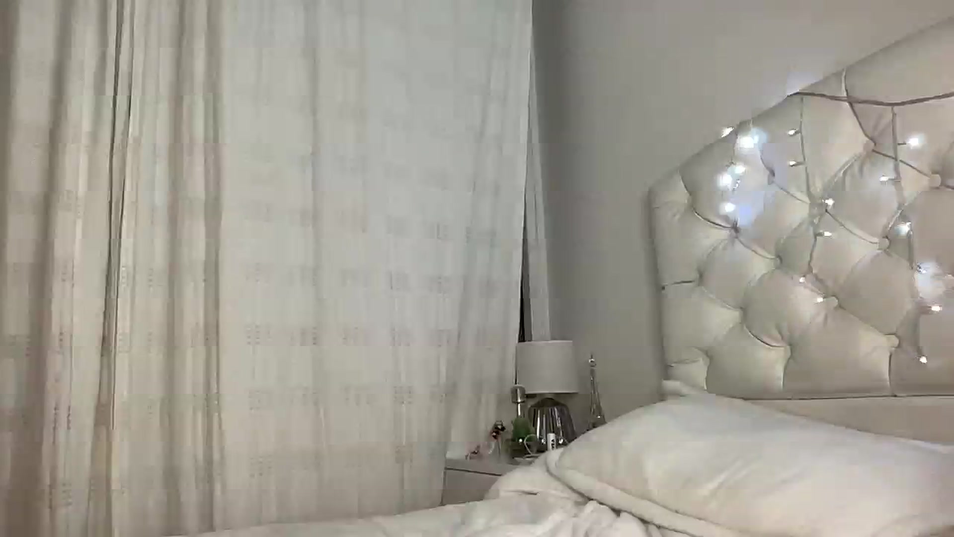 Gallery image thumbnail from Nina_w's myfreecams stream on, 08/06/2023, 23:53 image 8 of 20