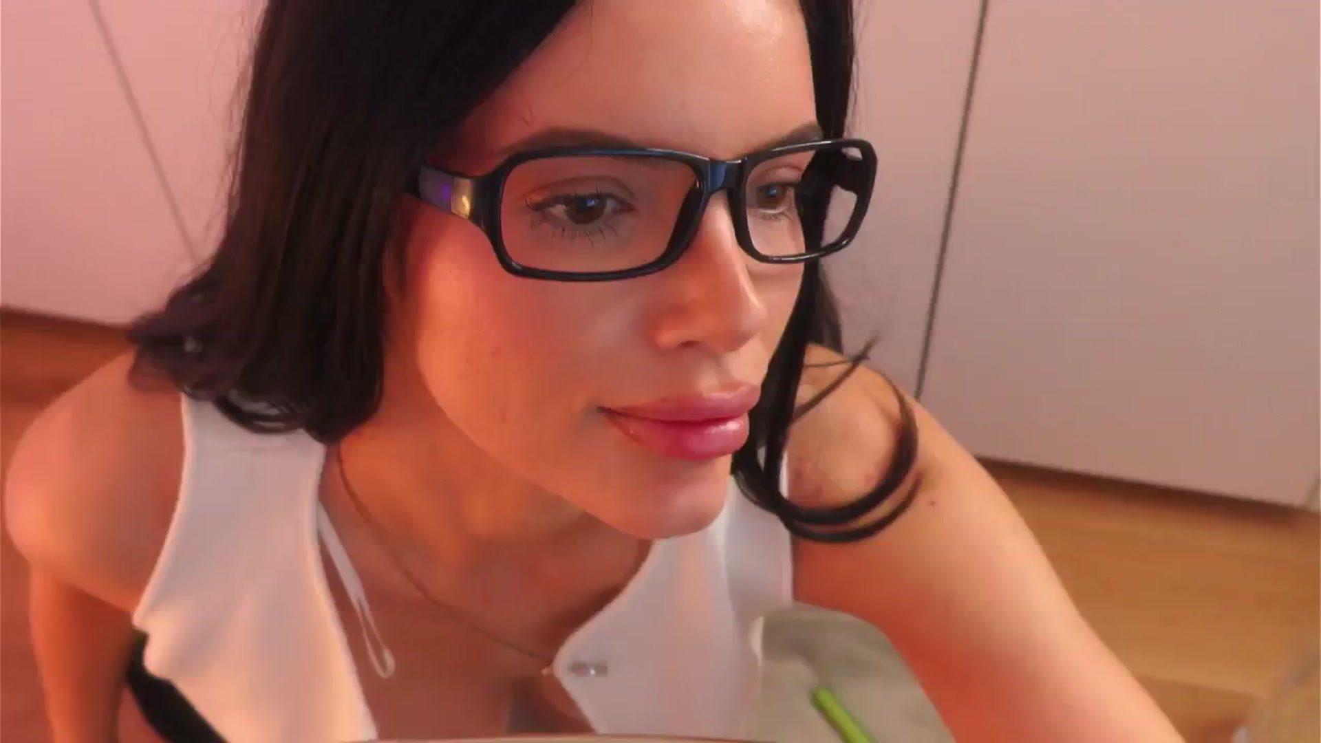 Gallery image thumbnail from Nina_yv's myfreecams stream on, 01/11/2025, 10:41 image 18 of 20