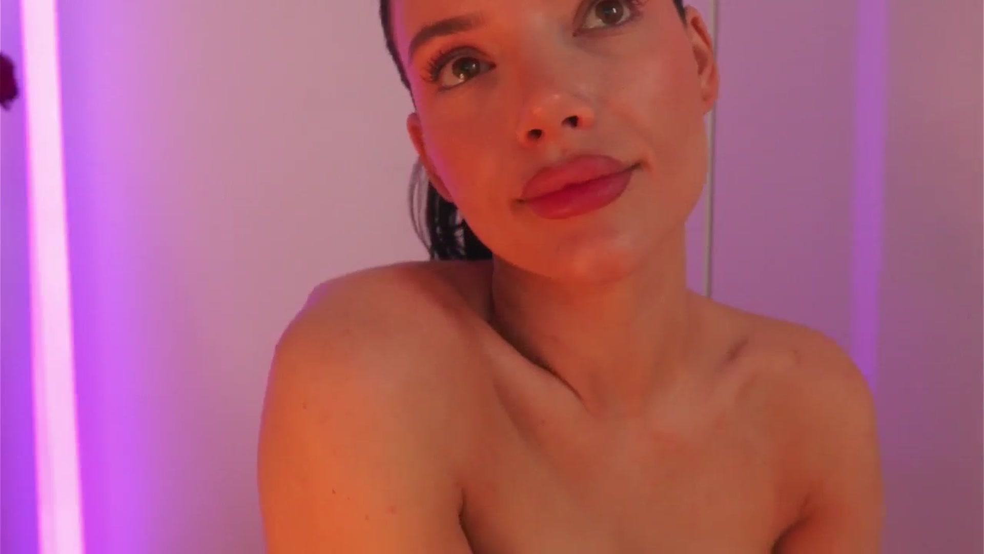 Gallery image thumbnail from Nina_yv's myfreecams stream on, 02/05/2025, 11:30 image 10 of 20