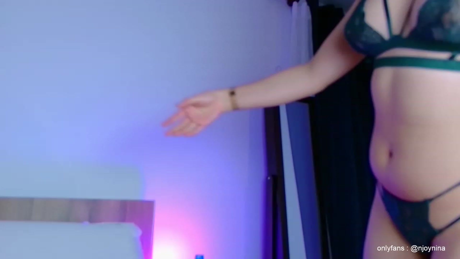 Gallery image thumbnail from Ninajoyy's myfreecams stream on, 09/26/2023, 01:07 image 5 of 20
