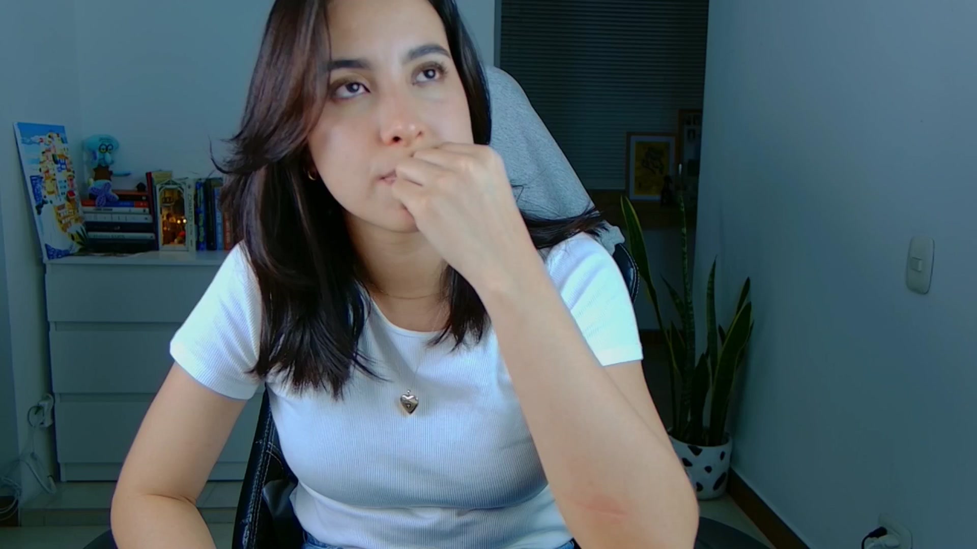 Gallery image thumbnail from Ninajoyy's myfreecams stream on, 06/28/2025, 01:56 image 16 of 20