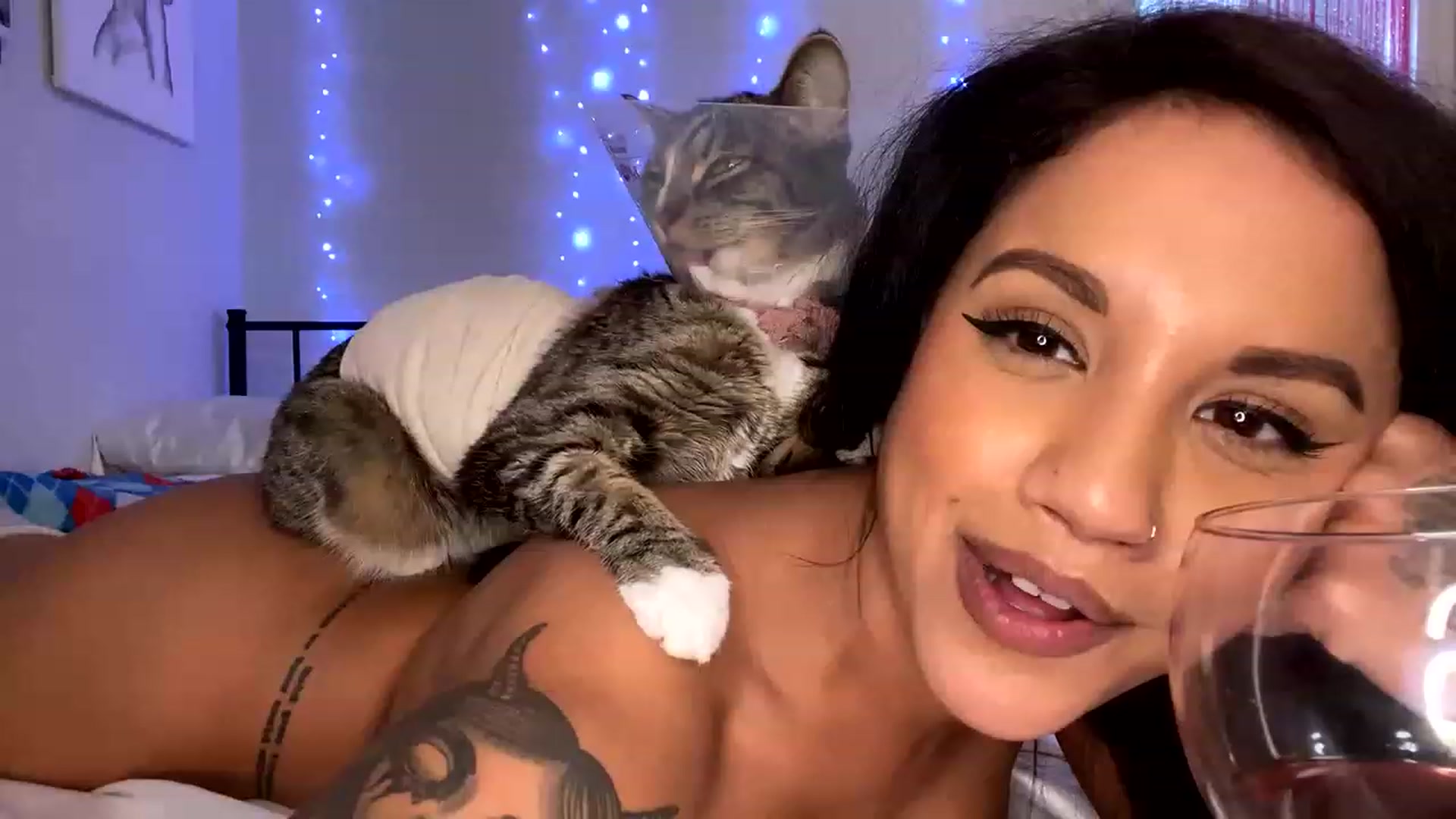 Gallery image thumbnail from Ninawhitexxx's myfreecams stream on, 01/16/2023, 03:21 image 1 of 20