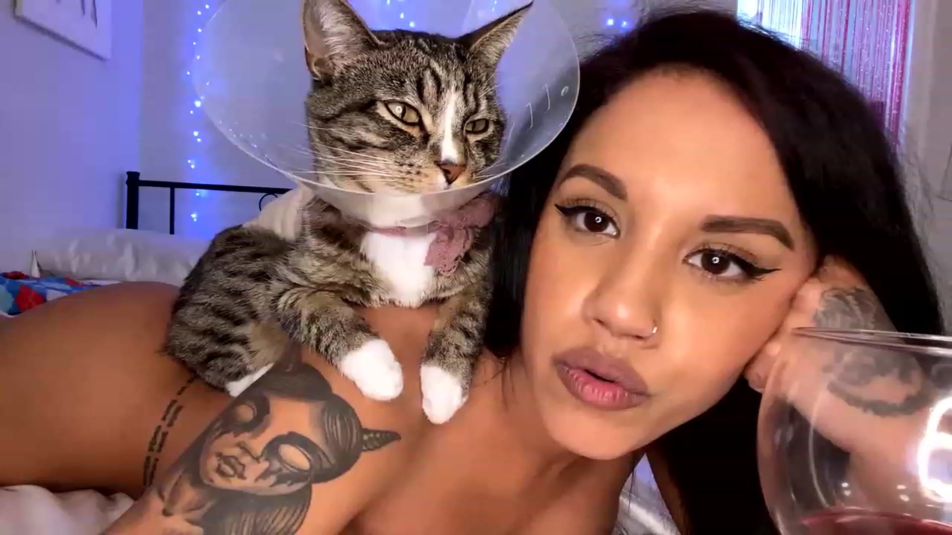 Gallery image thumbnail from Ninawhitexxx's myfreecams stream on, 01/16/2023, 03:21 image 6 of 20