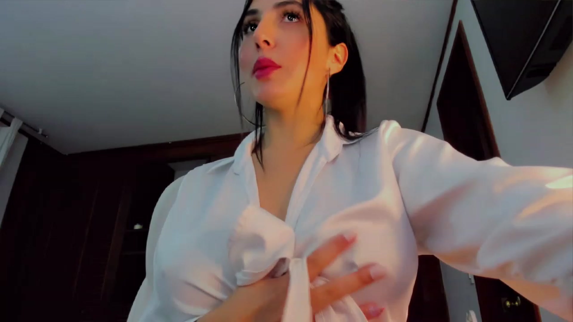 Gallery image thumbnail from Ninawv's myfreecams stream on, 11/23/2022, 01:00 image 13 of 20