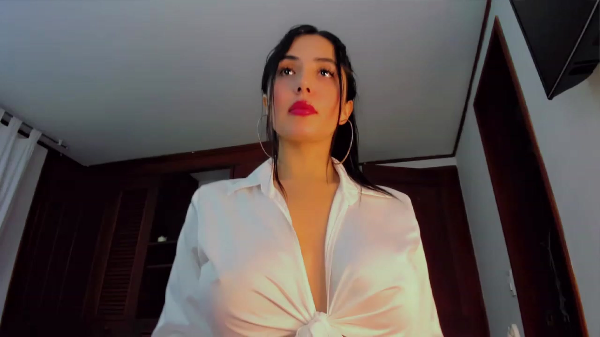 Gallery image thumbnail from Ninawv's myfreecams stream on, 11/23/2022, 01:00 image 6 of 20