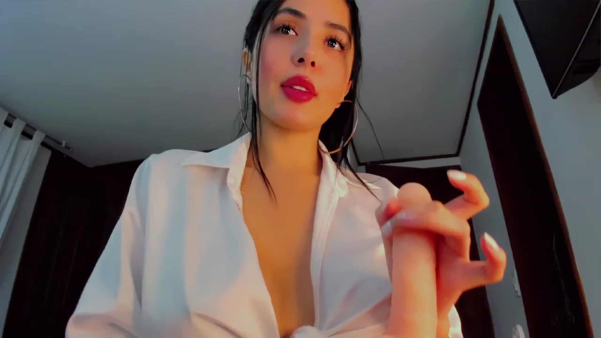 Gallery image thumbnail from Ninawv's myfreecams stream on, 11/23/2022, 01:00 image 8 of 20
