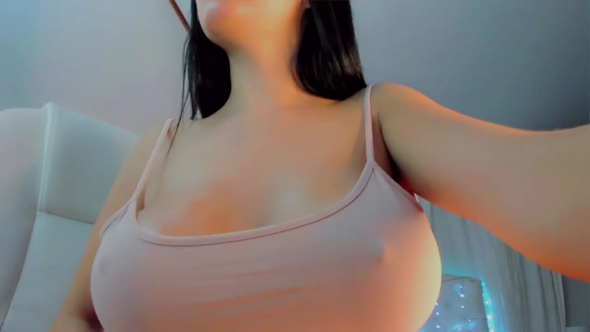 Gallery image thumbnail from Ninawv's myfreecams stream on, 12/30/2022, 01:27 image 6 of 20