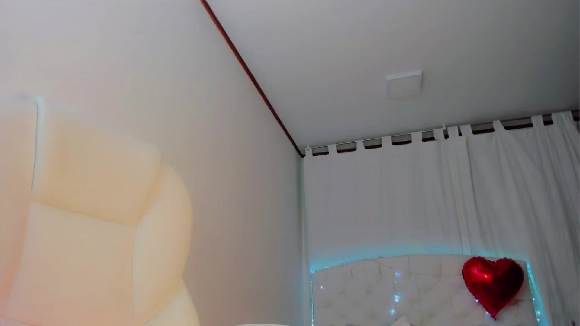 Gallery image thumbnail from Ninawv's myfreecams stream on, 02/15/2023, 24:21 image 5 of 20