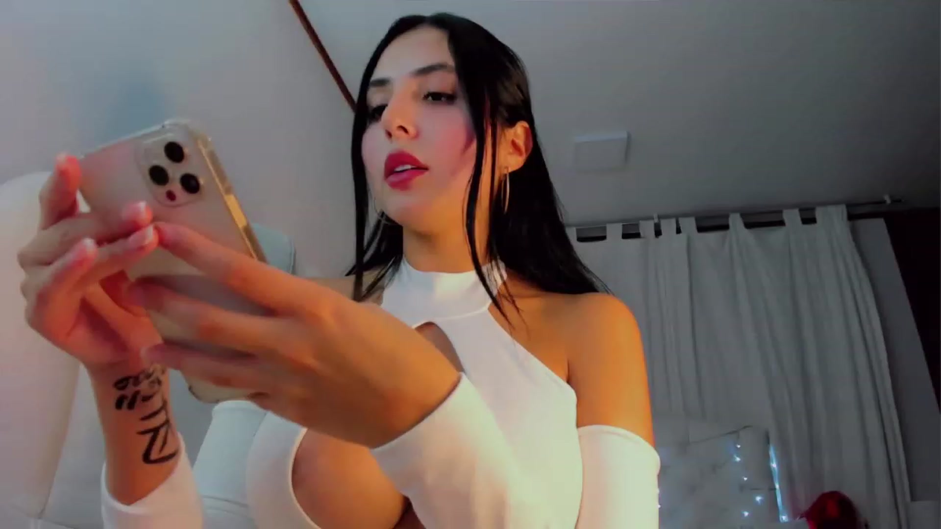 Gallery image thumbnail from Ninawv's myfreecams stream on, 02/26/2023, 23:41 image 19 of 20