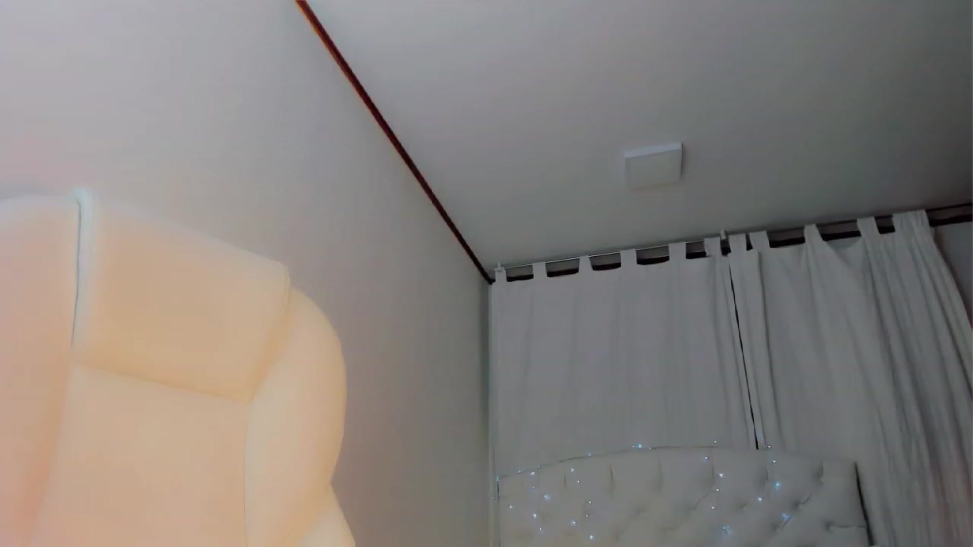 Gallery image thumbnail from Ninawv's myfreecams stream on, 04/02/2023, 24:28 image 8 of 20