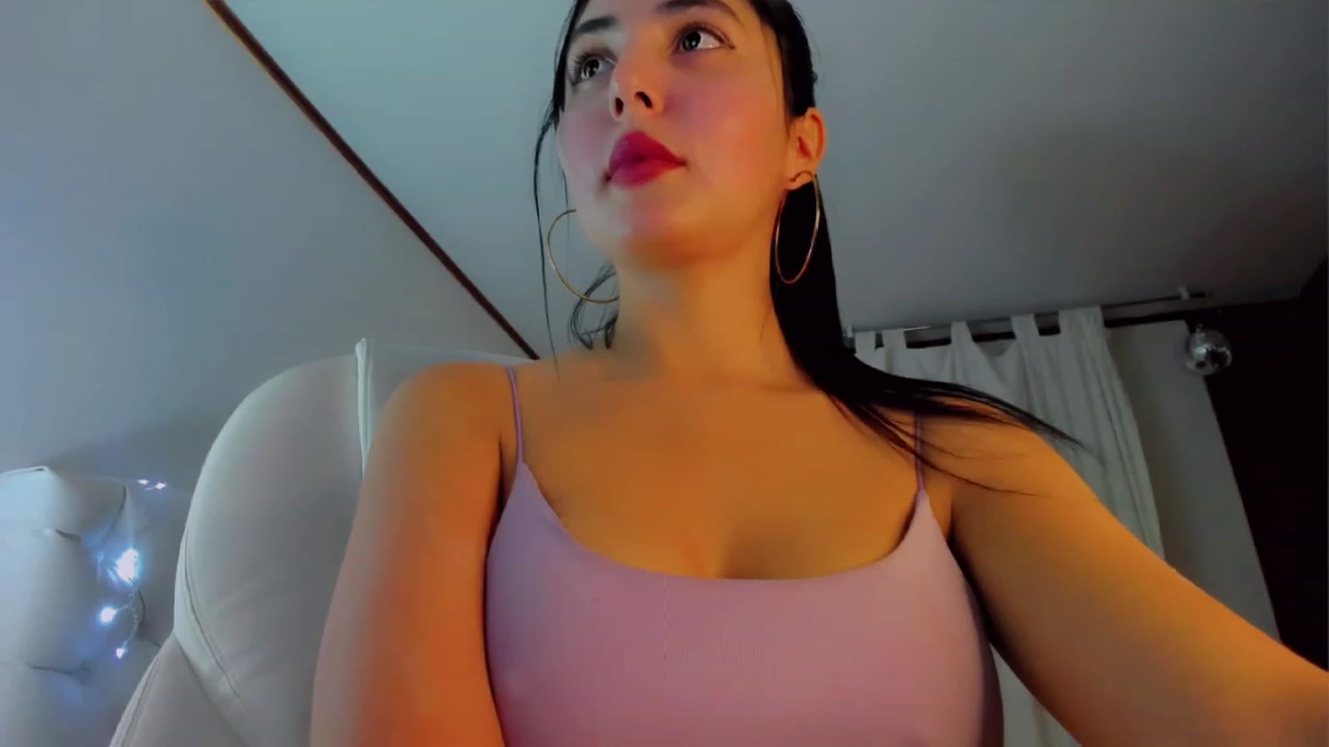 Gallery image thumbnail from Ninawv's myfreecams stream on, 04/19/2023, 01:31 image 13 of 20