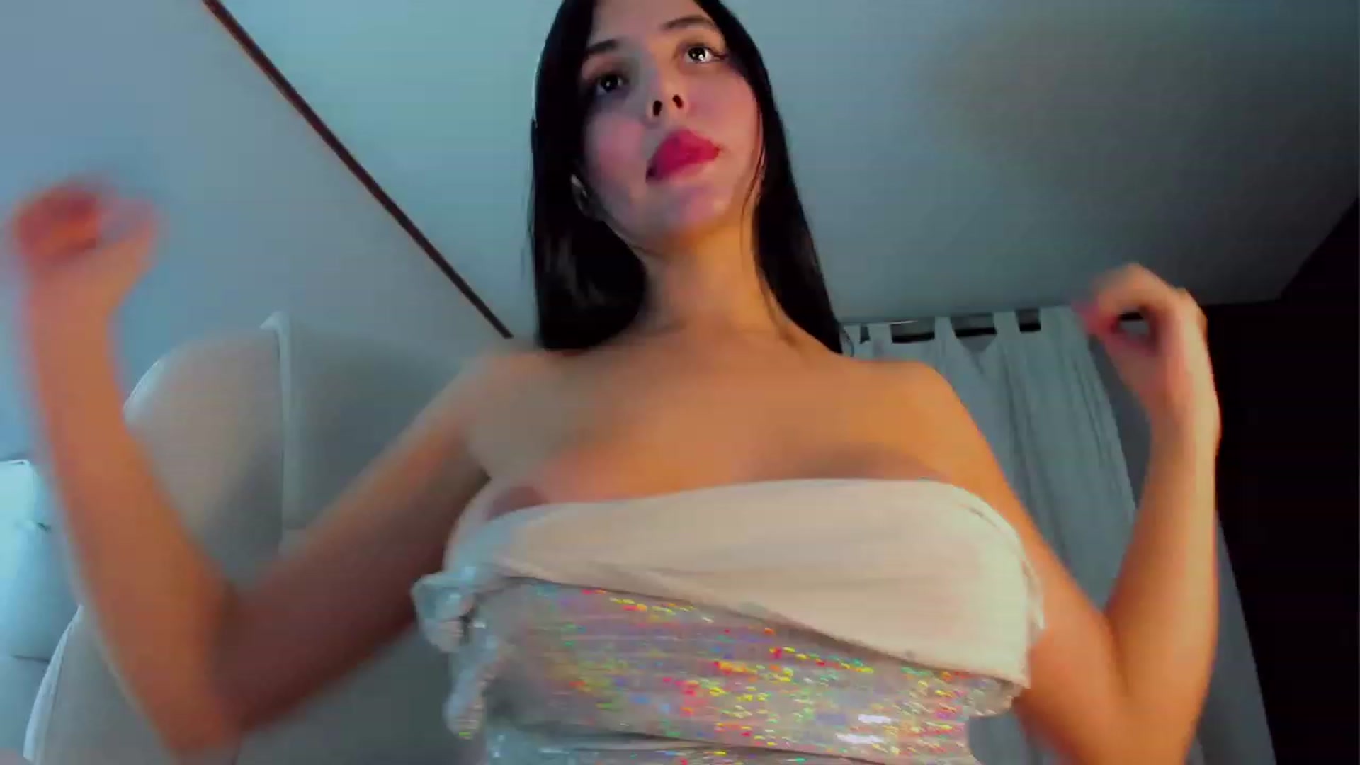 Gallery image thumbnail from Ninawv's myfreecams stream on, 04/21/2023, 23:57 image 7 of 20