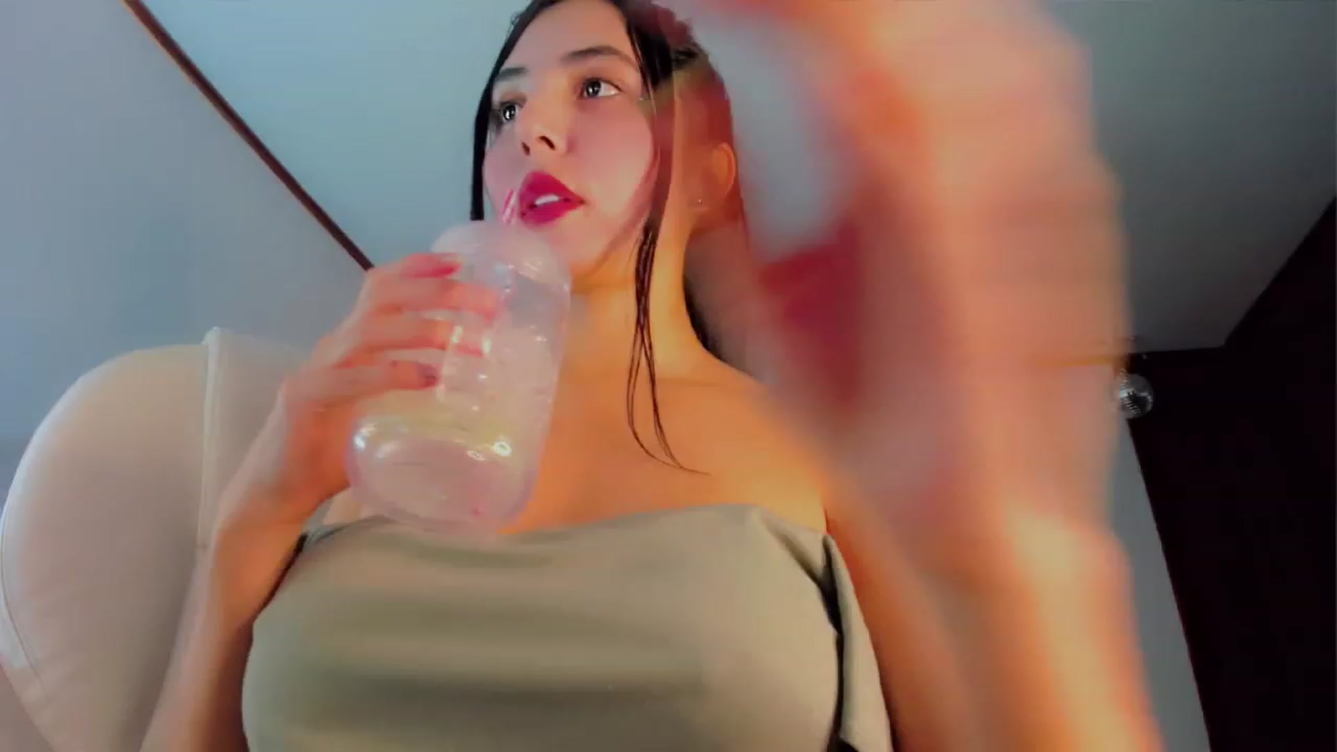 Gallery image thumbnail from Ninawv's myfreecams stream on, 05/17/2023, 23:42 image 9 of 20