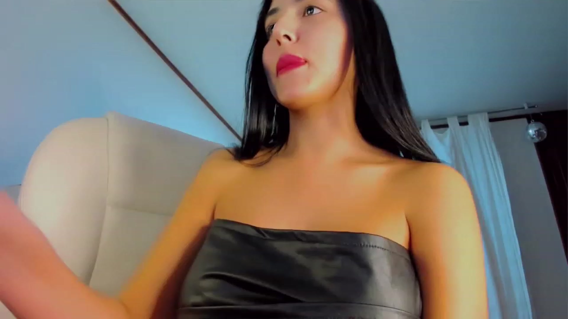 Gallery image thumbnail from Ninawv's myfreecams stream on, 06/18/2023, 23:52 image 3 of 20