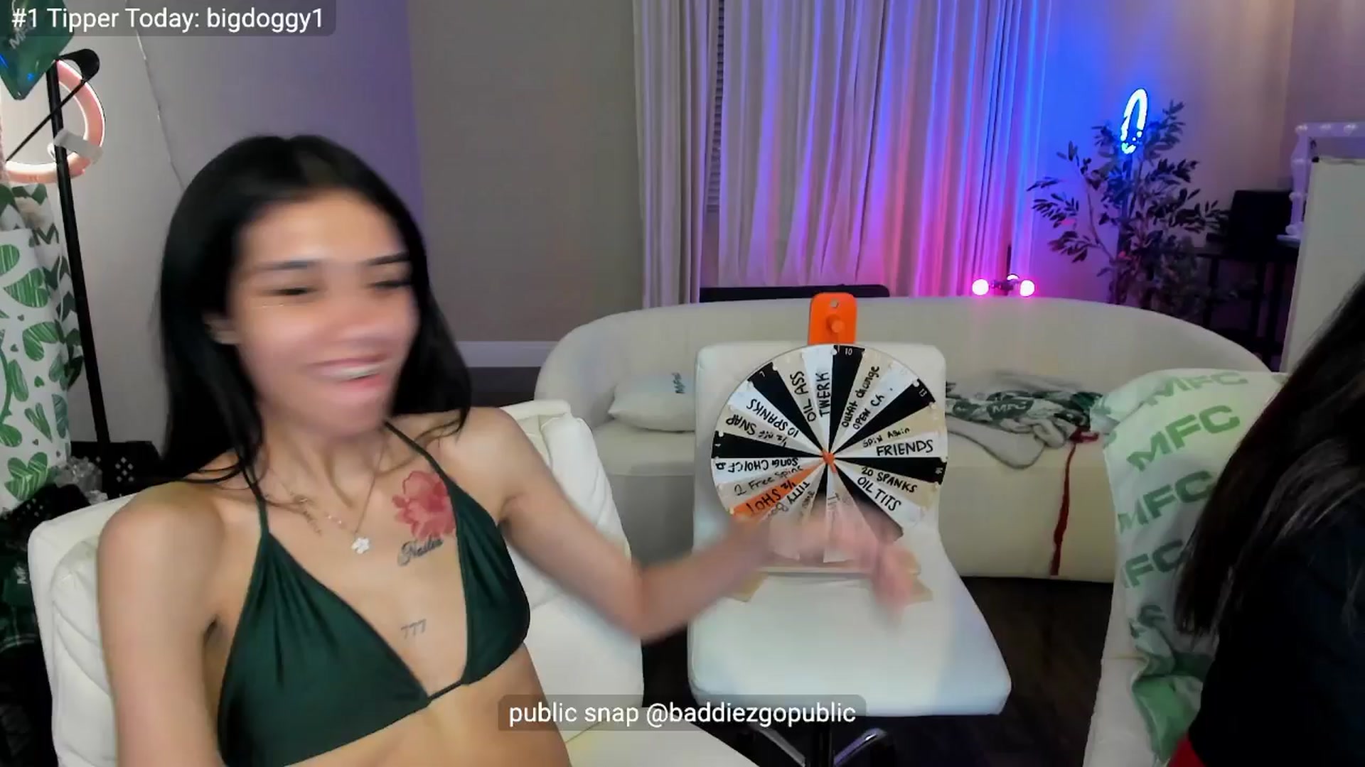 Gallery image thumbnail from NiniiPerez's myfreecams stream on, 04/30/2025, 08:36 image 10 of 20