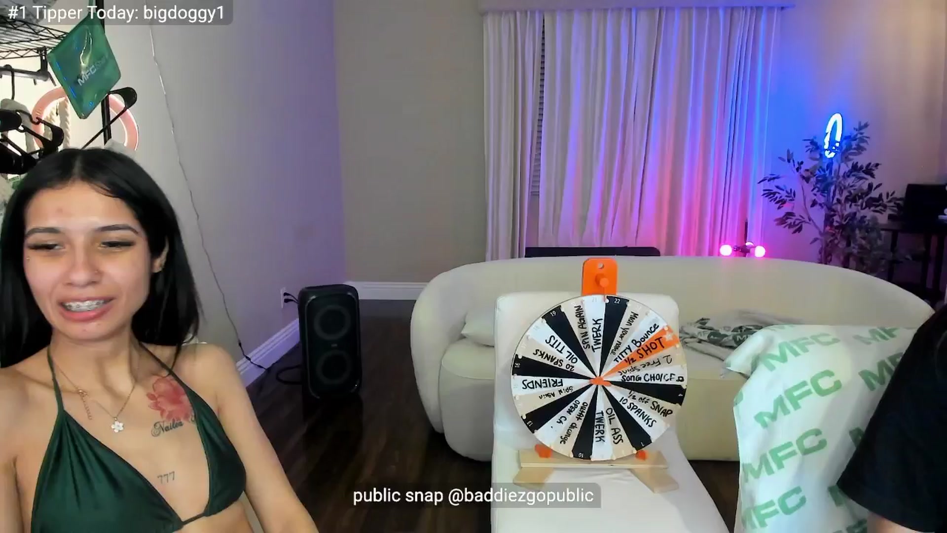 Gallery image thumbnail from NiniiPerez's myfreecams stream on, 04/30/2025, 08:36 image 16 of 20