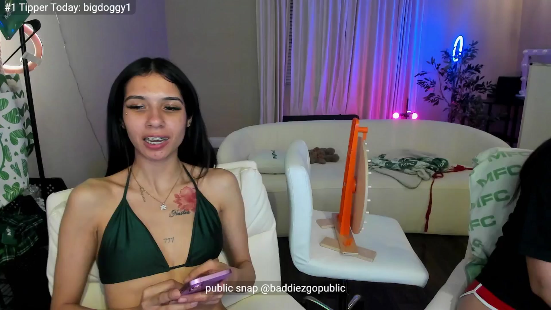 Gallery image thumbnail from NiniiPerez's myfreecams stream on, 04/30/2025, 08:36 image 14 of 20