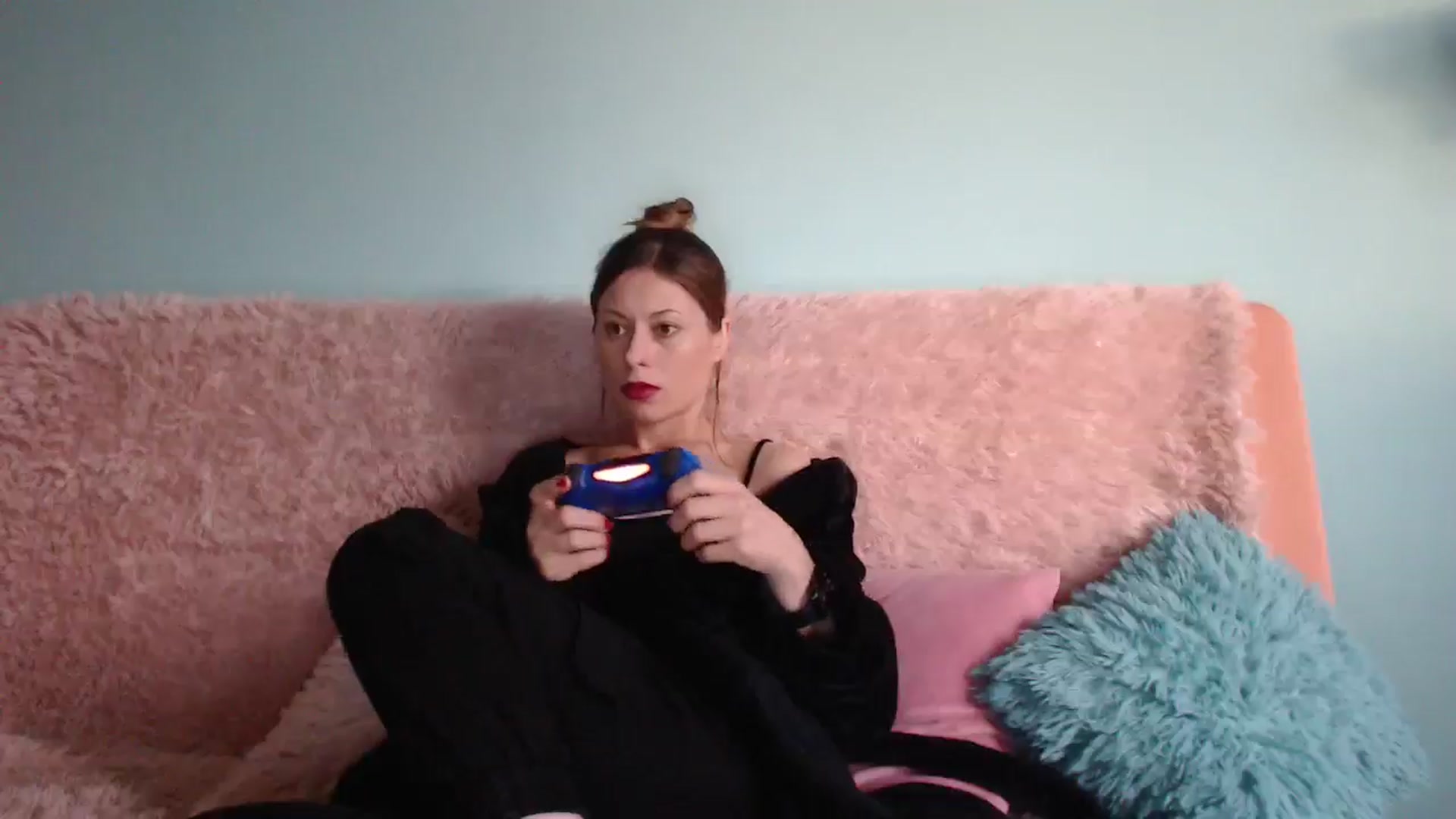 Gallery image thumbnail from Ninja_moi's myfreecams stream on, 05/15/2024, 17:24 image 18 of 20