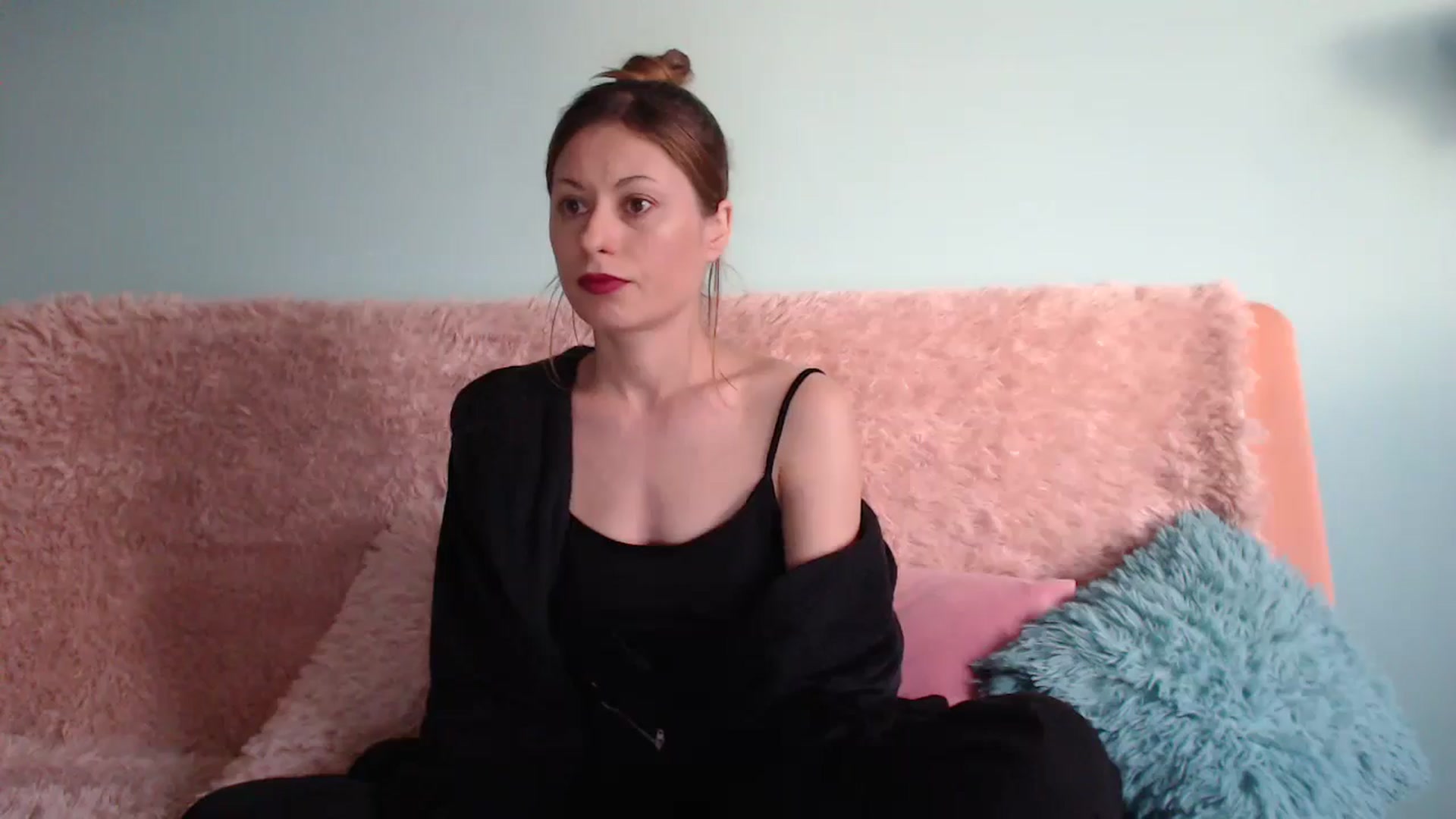 Gallery image thumbnail from Ninja_moi's myfreecams stream on, 05/15/2024, 17:24 image 6 of 20
