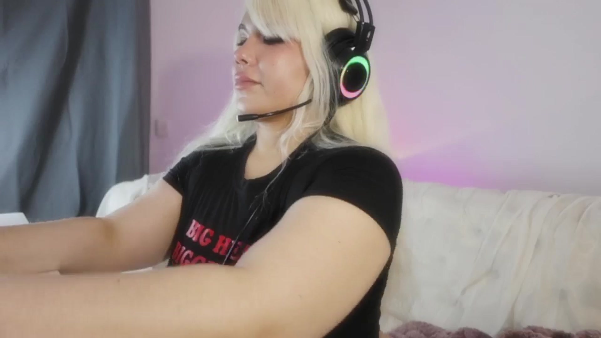 Gallery image thumbnail from NinnaNoir's myfreecams stream on, 04/13/2026, 11:57 image 9 of 20