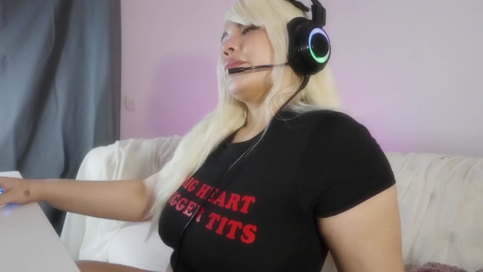Gallery image thumbnail from NinnaNoir's myfreecams stream on, 04/13/2026, 11:57 image 8 of 20
