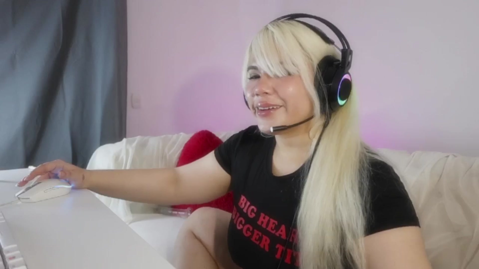 Gallery image thumbnail from NinnaNoir's myfreecams stream on, 04/13/2026, 11:57 image 15 of 20