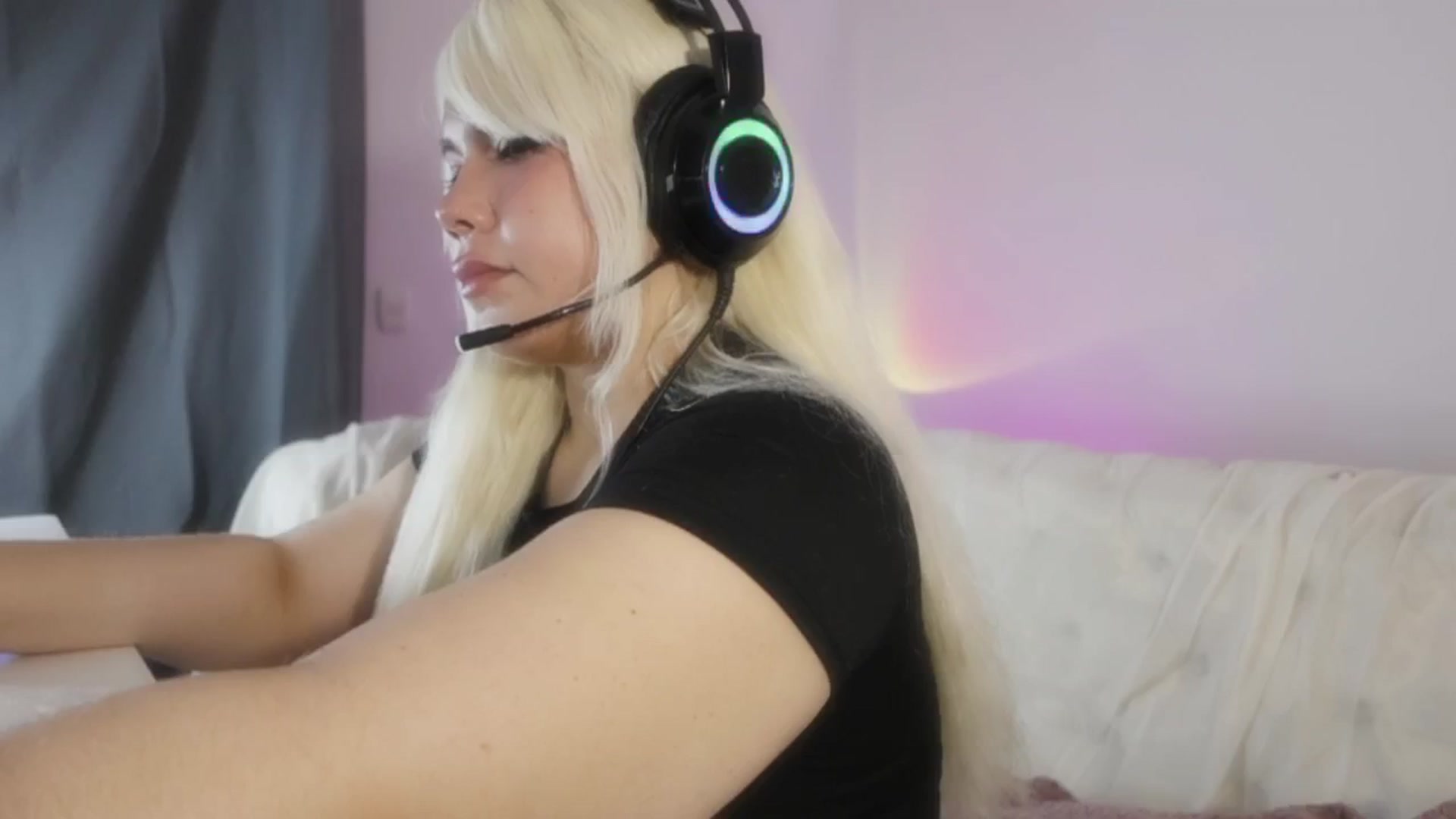 Gallery image thumbnail from NinnaNoir's myfreecams stream on, 04/13/2026, 11:57 image 7 of 20