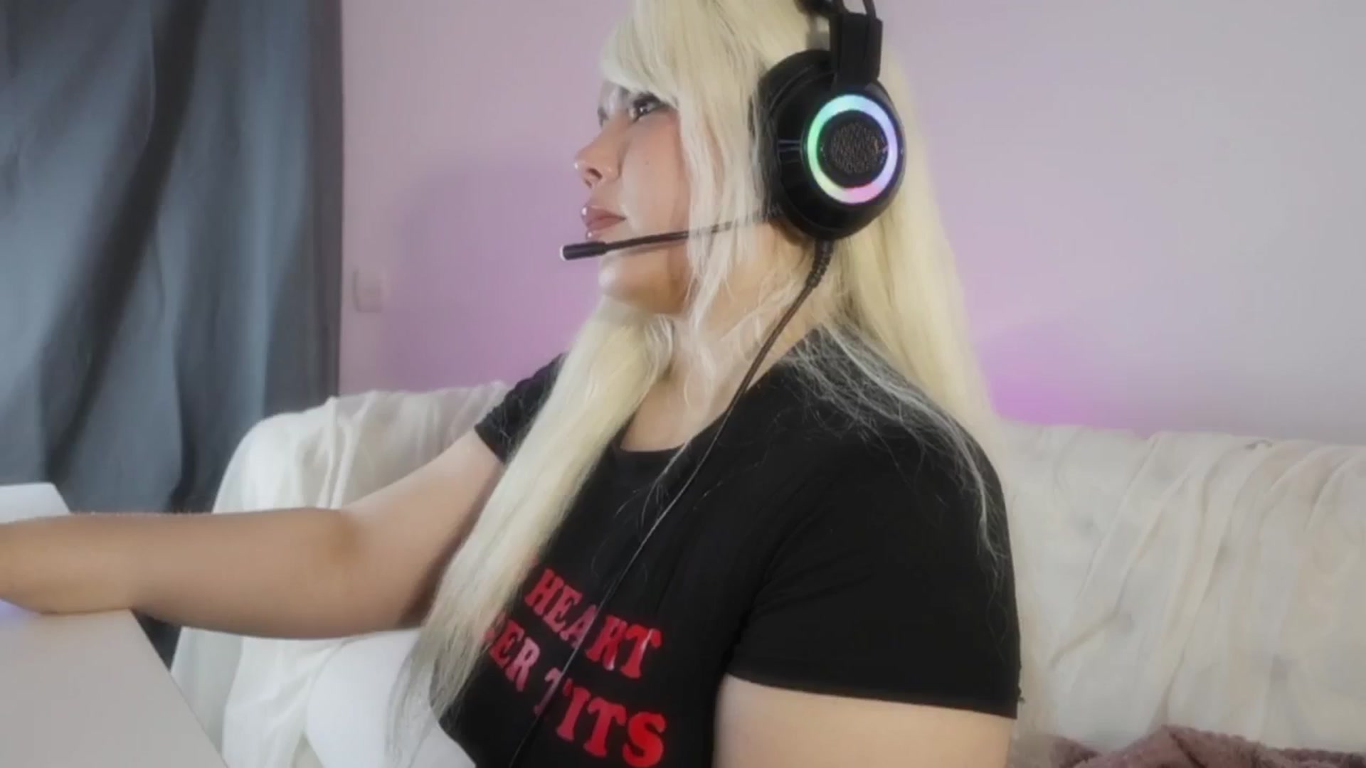 Gallery image thumbnail from NinnaNoir's myfreecams stream on, 04/13/2026, 11:57 image 11 of 20