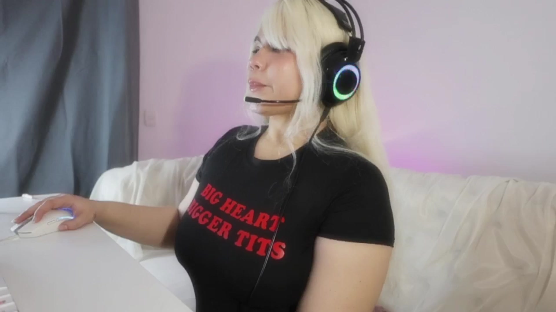 Gallery image thumbnail from NinnaNoir's myfreecams stream on, 04/13/2026, 11:57 image 13 of 20