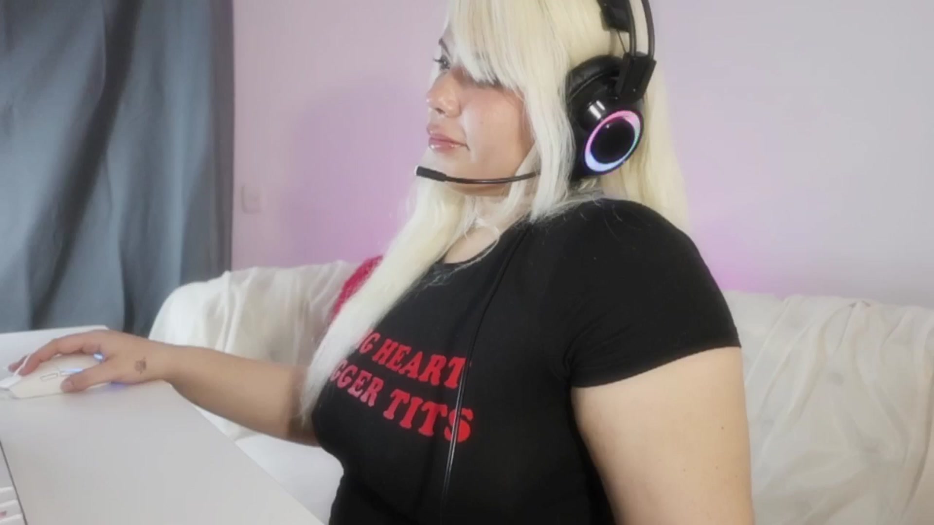 Gallery image thumbnail from NinnaNoir's myfreecams stream on, 04/13/2026, 11:57 image 12 of 20
