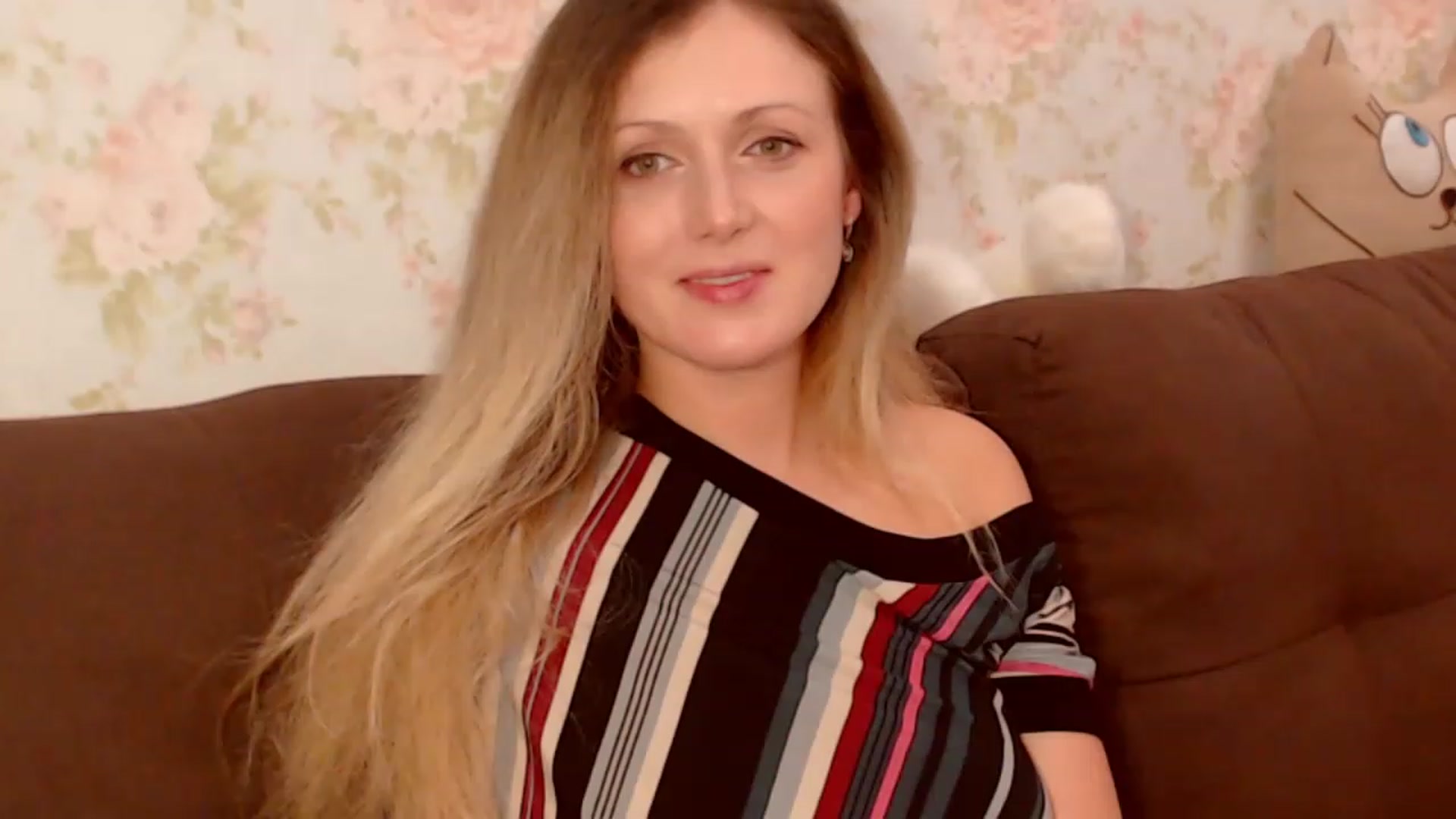 Gallery image thumbnail from Ninochka's myfreecams stream on, 11/28/2022, 18:20 image 6 of 20