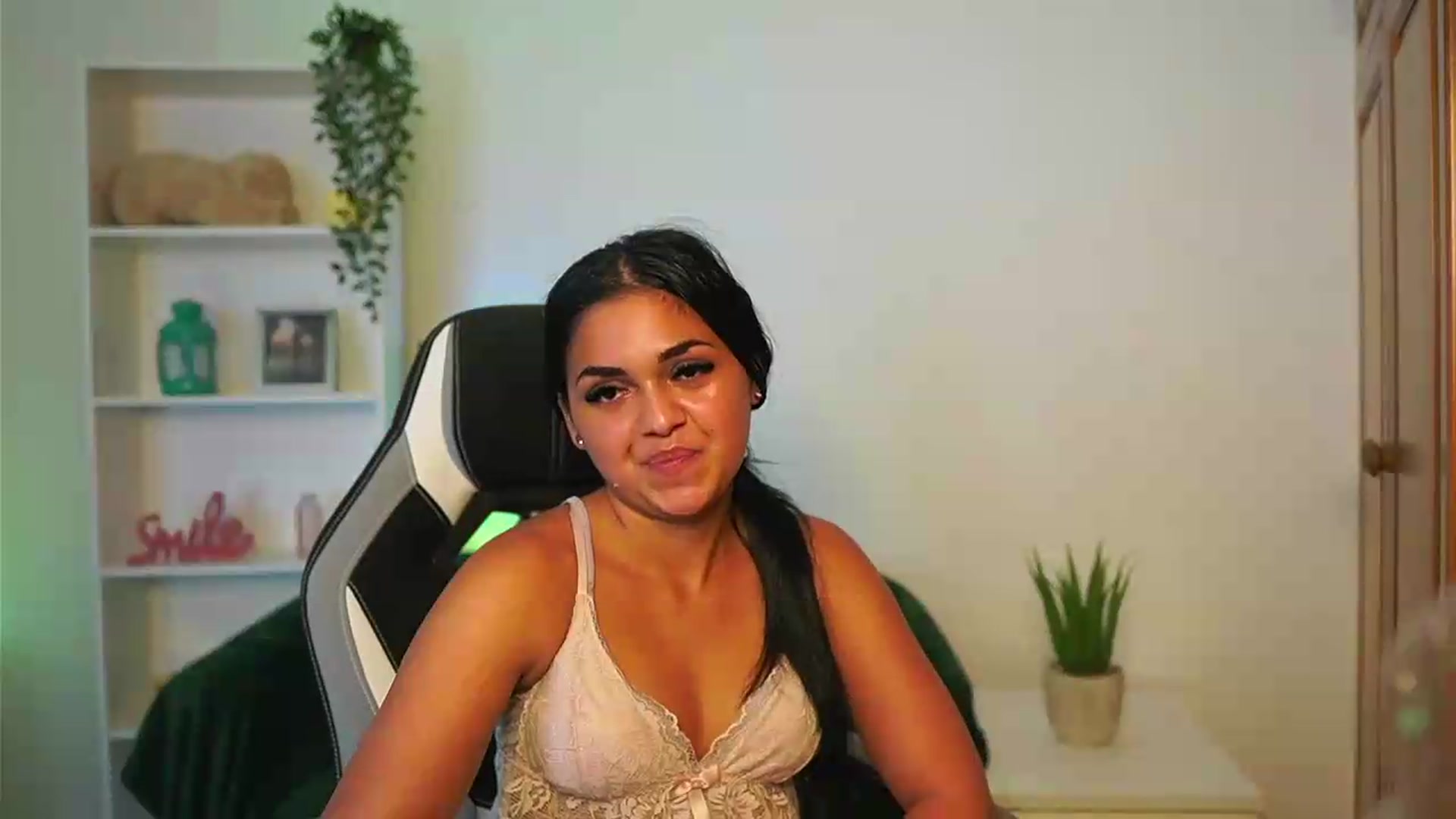 Gallery image thumbnail from NissaKate's myfreecams stream on, 07/19/2026, 17:37 image 12 of 20