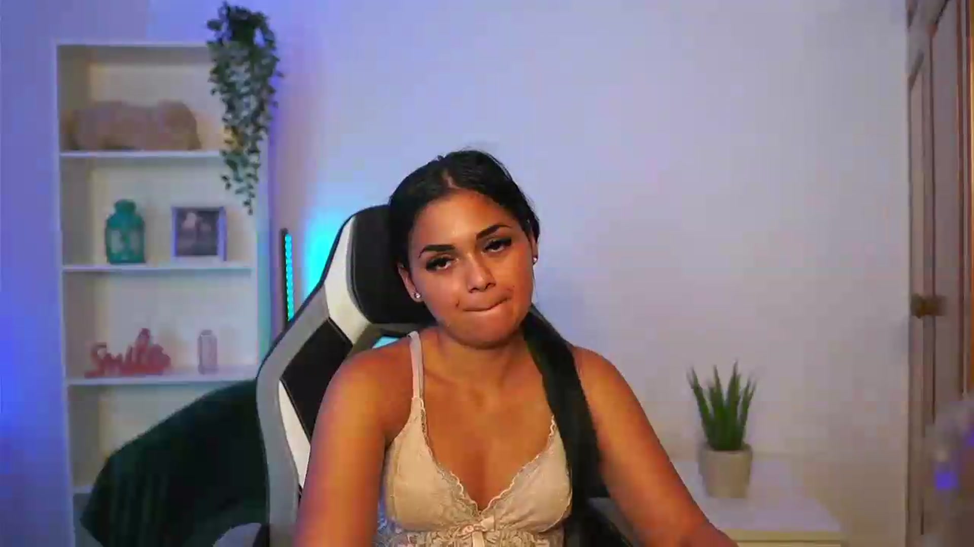 Gallery image thumbnail from NissaKate's myfreecams stream on, 07/19/2026, 17:37 image 14 of 20