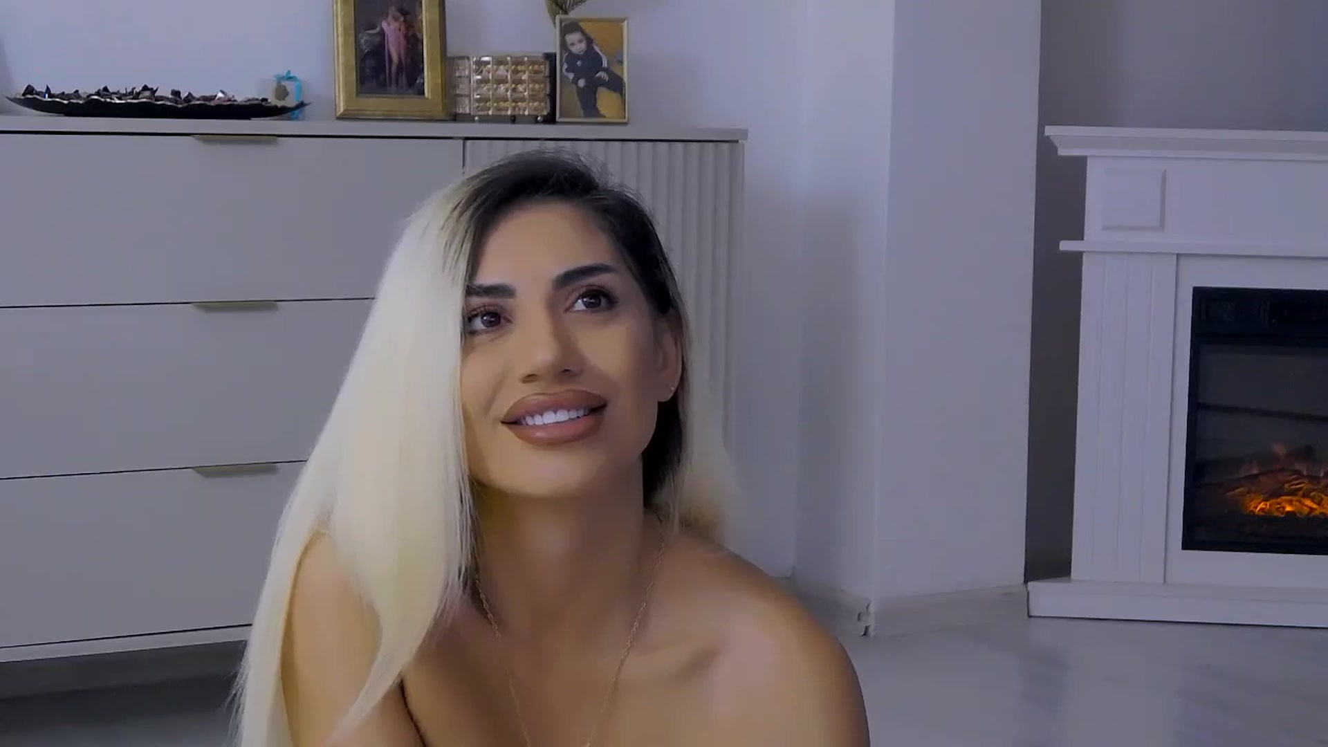 Gallery image thumbnail from Nna__'s myfreecams stream on, 11/06/2025, 05:40 image 18 of 20