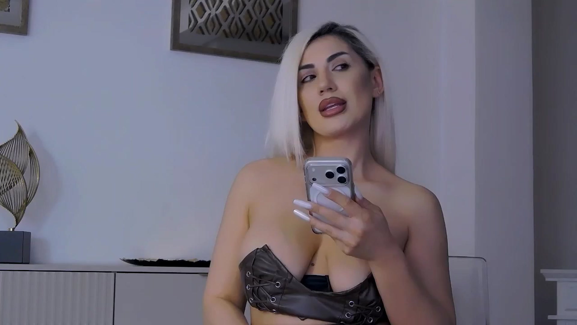 Gallery image thumbnail from Nna__'s myfreecams stream on, 02/02/2026, 24:46 image 3 of 20