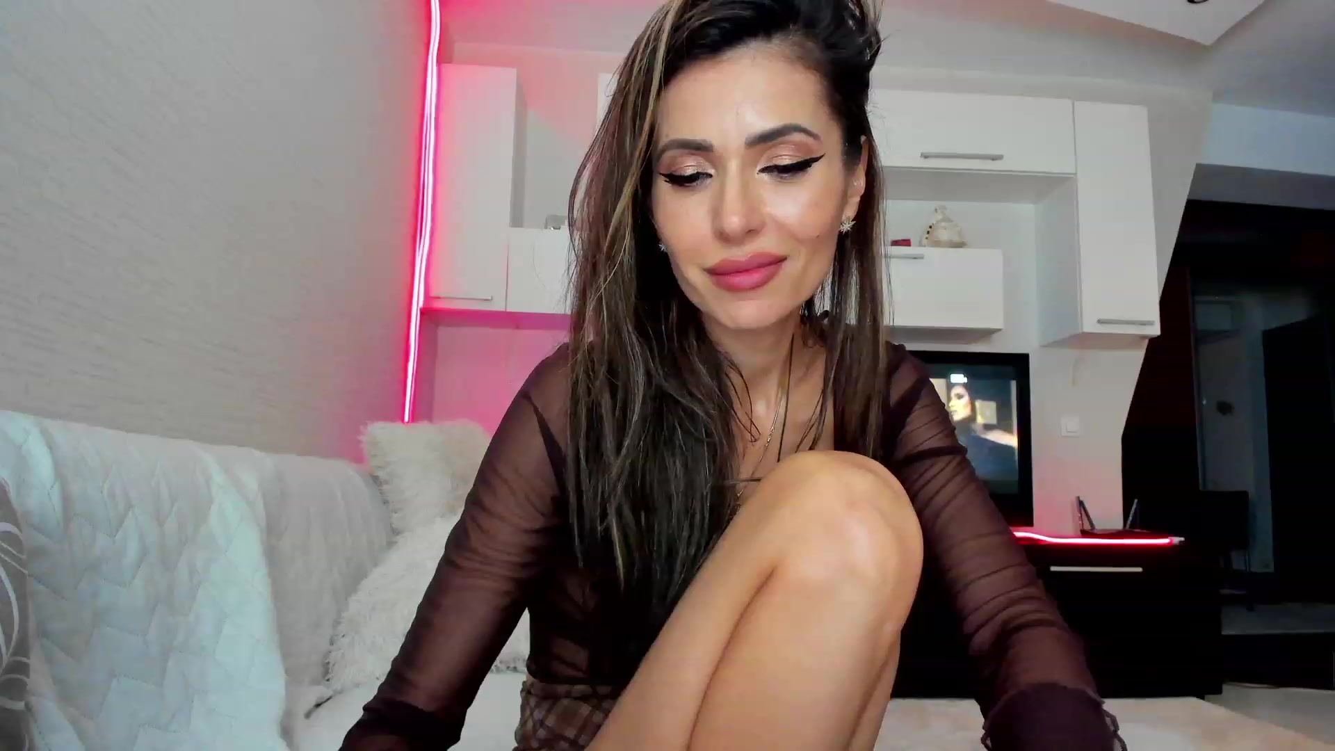 Gallery image thumbnail from NoManiNOHani's myfreecams stream on, 03/23/2023, 05:53 image 10 of 20