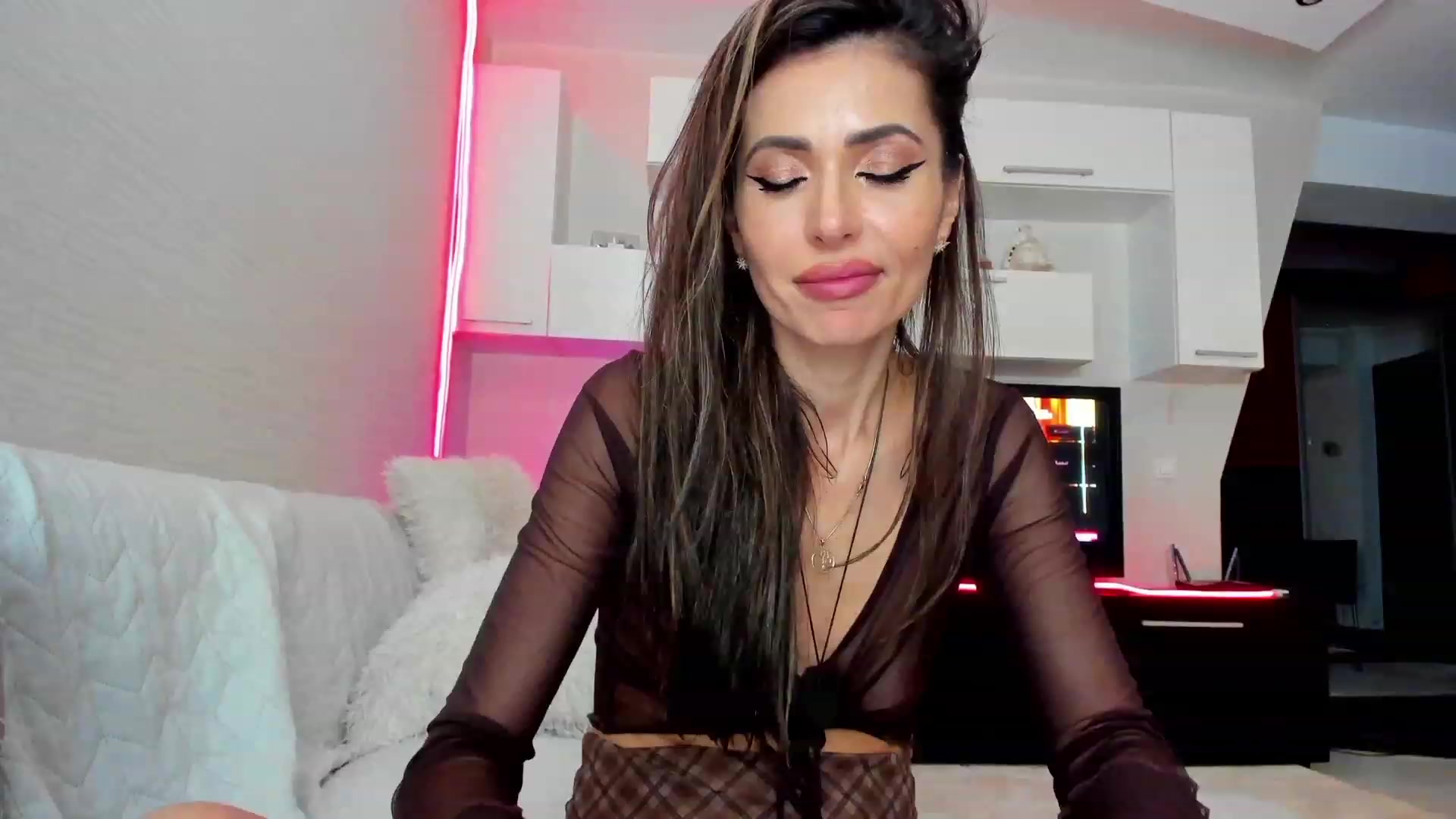 Gallery image thumbnail from NoManiNOHani's myfreecams stream on, 03/23/2023, 05:53 image 6 of 20
