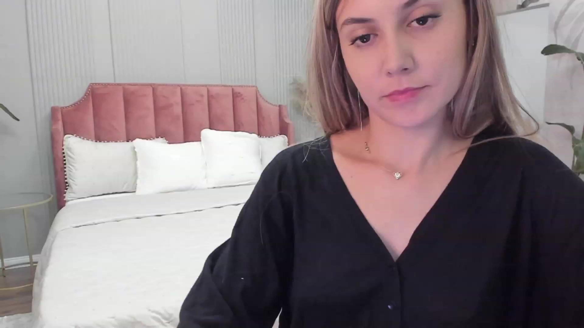 Gallery image thumbnail from No_Pvts_BB's myfreecams stream on, 11/18/2022, 21:38 image 7 of 20