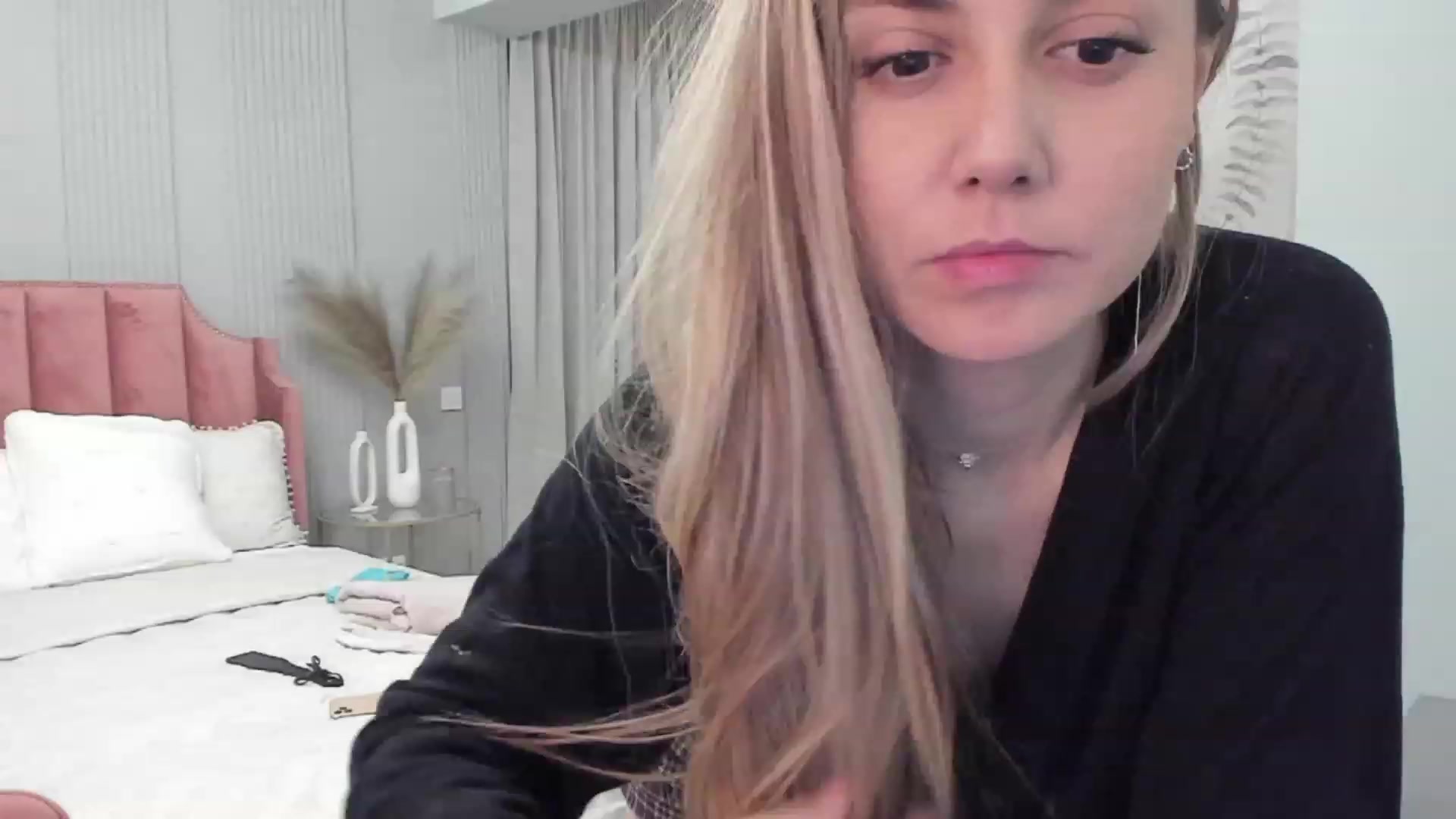 Gallery image thumbnail from No_Pvts_BB's myfreecams stream on, 11/18/2022, 21:38 image 11 of 20
