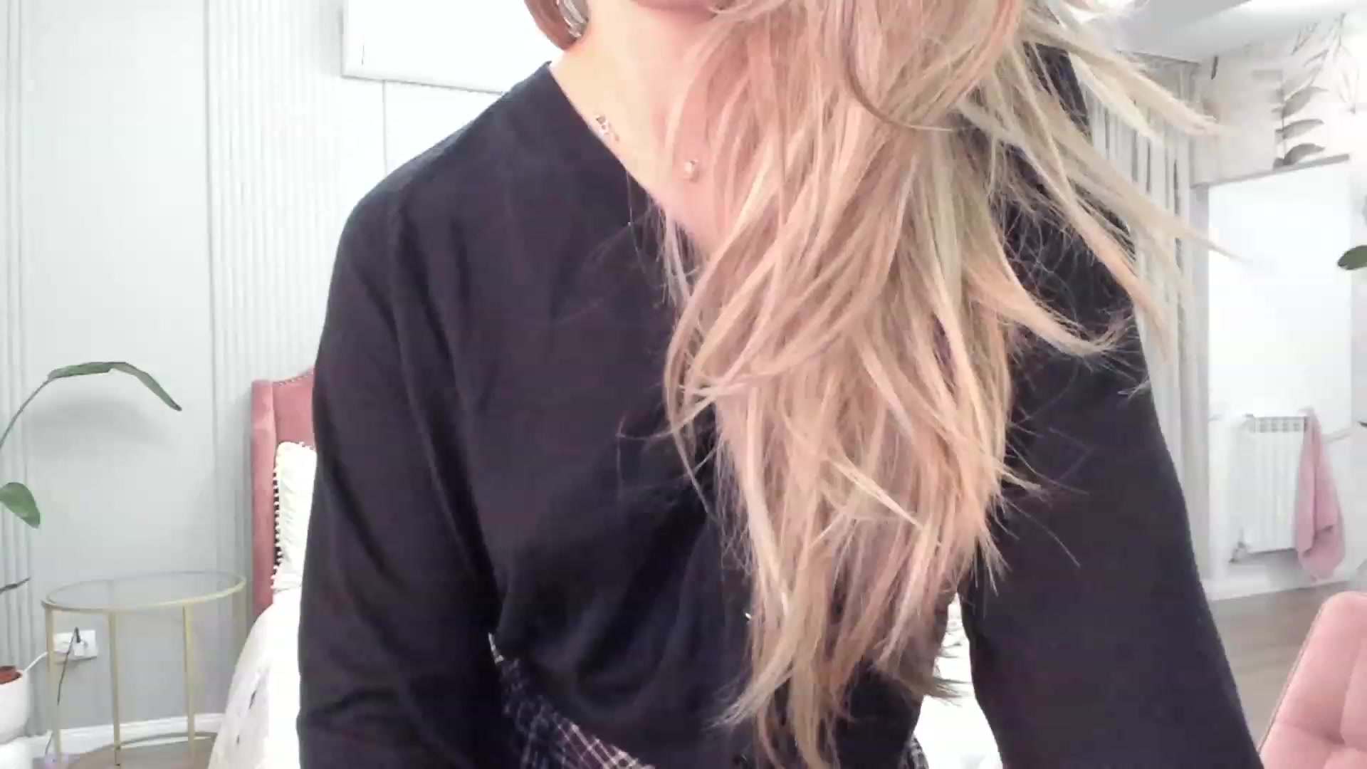 Gallery image thumbnail from No_Pvts_BB's myfreecams stream on, 11/18/2022, 21:38 image 3 of 20